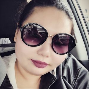 Meet your Posher, Hieu hanh